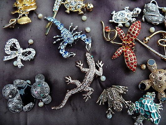 포토 JPG 해외이미지 전통 목걸이 장신구 거리 매달리기 미술 사람없음 장식 파란색 뷰티 유행 바위 그룹 시장 은색 보석 수집 구슬 무역 러시아 기념품 수공예 줄서기 팬던트 핸드메이드 많음 해외포토 유럽 산업 컬러 컨셉 모션 문화예술 돌_바위 광석 공예 오브젝트 파일형식 이미지허브