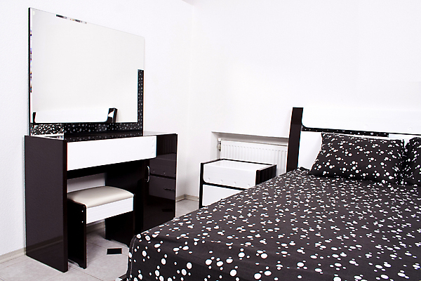 포토 JPG 해외이미지 디자인 가구 의자 가족 바닥 주택 실내 사람없음 내부 목재 장식 검은색 침실 거울 방 흰색 침대 고급 오븐 난로 계산대 싱크대 스타일 해외포토 나무 컬러 생활용품 컨셉 재료 관계 건물 가전제품 난방기 개수대 파일형식 이미지허브