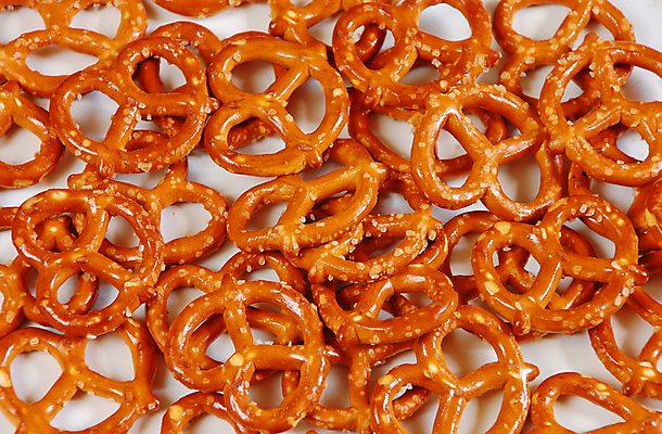 포토 JPG 해외이미지 실내 사람없음 여러개 가득함 흰배경 브레첼 미니프레즐 해외포토 다수 백그라운드 디저트 내부 과자 흰색 파일형식 이미지허브