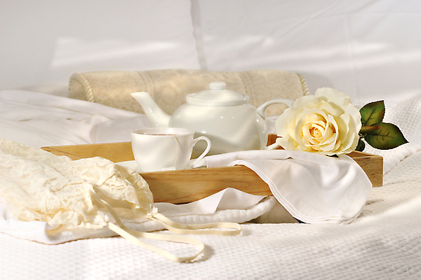 포토 JPG 해외이미지 꽃 베개 호텔 아침 휴식 주택 발렌타인데이 사람없음 장식 컵 빛 장미 스파 침실 이불 방 낭만 흰색 침대 황금 고급 차 달콤 찻주전자 컵받침 시트 해외포토 주간 식물 식기 음료 컬러 가구 컨셉 침구 데이이벤트 숙소 주전자 건물 맛 받침대 파일형식 이미지허브