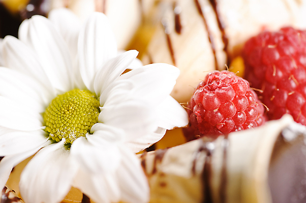 포토 JPG 해외이미지 열매 음료 음식 조각 과일 딸기 포도 휴가 디저트 사탕 사람없음 장식 파티 케이크 식당 빵집 축하 신선 생일 화려 고급 우아함 맛 아침식사 설탕 크림 칼로리 강렬 캐모마일 맛있는 해외포토 식물 기념일 꽃 컨셉 이벤트 상점 식사 허브 파일형식 이미지허브