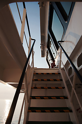 포토 JPG 해외이미지 산업 파도 바다 여행 비즈니스 교통시설 하늘 휴가 사람없음 야외 물 파란색 글로벌 힘 일몰 화물 보트 저녁 큼 크루즈 갑판 무역 함선 상업 포트 스카이라인 네비게이션 떠남 수평선 해외포토 자연요소 컬러 교통 배_교통 모션 노을 운송업 야간 크기 시설 파일형식 이미지허브