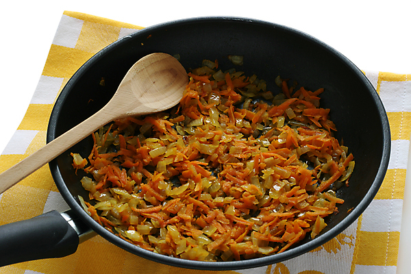 포토 JPG 해외이미지 음식 다이어트 채소 양파 건조 건강 육류 사람없음 숟가락 당근 튀김 프라이팬 자르기 유기농 비타민 건포도 채식주의자 맛있는 해외포토 웰빙 식재료 모션 포도 주방용품 뿌리채소 수저 채식 건과일 영양소 파일형식 이미지허브