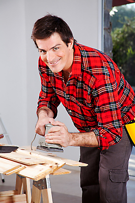 포토 JPG 해외이미지 백인 직업 손 남자 산업 노동자 주택 한명 미소 사람 취미 목재 힘 기계 장비 공구 잡기 업무 작업 널 목수 진동 목공예 광택 DIY 건축업자 마무리 리모델링 수목 업그레이드 해외포토 서양인 나무 1 건축 재료 모션 표정 건물 신체부위 도구 공예 파일형식 이미지허브