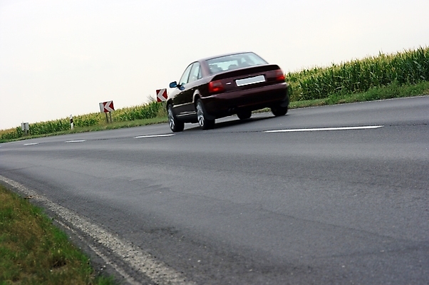 포토 JPG 해외이미지 도로 여행 밭 교통시설 모션 자동차 사람없음 운전 시골 고속도로 소프트포커스 아스팔트 속도 각도 지역 통과 루트 방법 블러 해외포토 길 육상교통 교통 농업 촬영기법 시설 파일형식 이미지허브