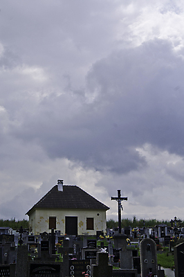 포토 JPG 해외이미지 전통 기독교 종교 문화 여행 건축양식 하늘 영국 잉글랜드 사람없음 야외 건물 파란색 교회 마을 탑 기도 시골 죽음 무덤 사찰 영혼 역사 비석 장면 체코 첨탑 수도원 구식 땅바닥 숭배 해외포토 건축물 건축 유럽 컬러 종교건축 바닥 파일형식 이미지허브