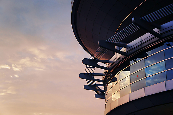 포토 JPG 해외이미지 모양 디자인 외관 선 패턴 건축양식 창문 유리 하늘 미래 새로움 사람없음 야외 건물 빨간색 금융 파란색 빛 반사 일출 탑 금속 고층빌딩 일몰 줄무늬 거울 도시 판넬 우아함 큼 역동적 하이테크 각도 기하학 공격적 철강 스타일 해외포토 건축물 건축 컬러 컨셉 무늬 재질 기술 빌딩 경제 노을 크기 파일형식 이미지허브