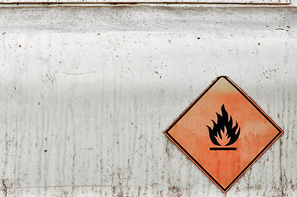 포토 JPG 해외이미지 산업 백그라운드 표면 불 날씨 추상 경고 안전 사람없음 라벨 금속 도시 뜨거움 보호 위험 컨테이너 철 심볼 사인 부식 질감 보안 탱크 연료 가스 수납 그런지 썩음 옛날 주목 철강 해외포토 자연요소 컨셉 무늬 재질 프레임 파일형식 이미지허브