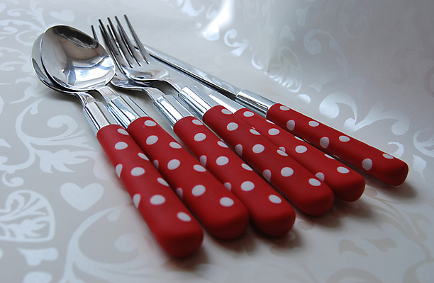포토 JPG 해외이미지 식기 포크 탁자 딸기 사람없음 빨간색 주방 숟가락 카페 직물 칼 아침식사 점심식사 해외포토 컬러 가구 과일 수저 상점 식사 파일형식 이미지허브
