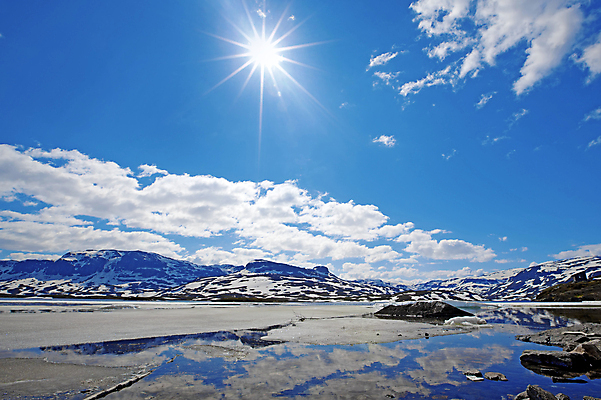 포토 JPG 해외이미지 유럽 호수 바다 여행 겨울 자연 하늘 휴가 산 노르웨이 사람없음 물 파란색 햇빛 태양 반사 여행객 환경 맑음 얼음 거울 하이킹 흰색 순수 언덕 그림 내추럴 대칭 생태학 스칸디나비아 해외포토 자연요소 계절 교육 나라 컬러 컨셉 레저 날씨 사람 생태계 파일형식 이미지허브