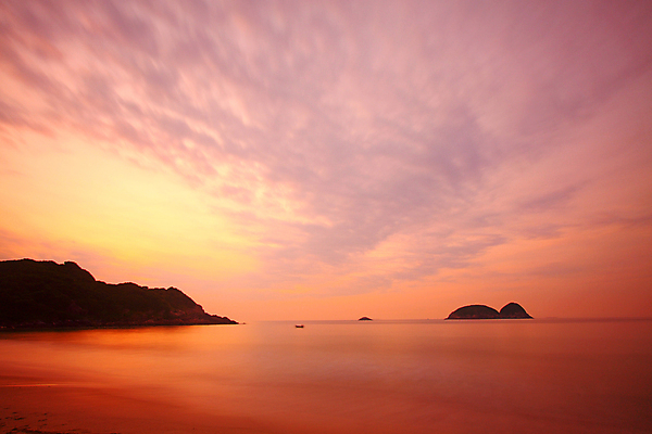 포토 JPG 해외이미지 구름 실루엣 호수 파도 바다 오렌지 자연 하늘 아침 날씨 추상 풍경 사람없음 야외 빨간색 물 여름 파란색 빛 강 햇빛 태양 반사 노란색 일출 맑음 중국 황혼 일몰 새벽 거울 황금 윤곽 공상 마법 천국 홍콩 스카이라인 수평선 해외포토 주간 자연요소 계절 아시아 컬러 무늬 과일 촬영기법 노을 생태계 파일형식 이미지허브