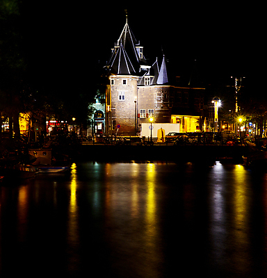 포토 JPG 해외이미지 유럽 여행 가로등 건축양식 전등 사람없음 가로 물 반사 교회 평화 침묵 낭만 수확 도시 보트 역사 매끈함 야간 저녁 네덜란드 아치 운하 암스테르담 해외포토 자연요소 공공시설 건축 나라 컨셉 농업 배_교통 종교건축 조명 건물 소리 감각 파일형식 이미지허브