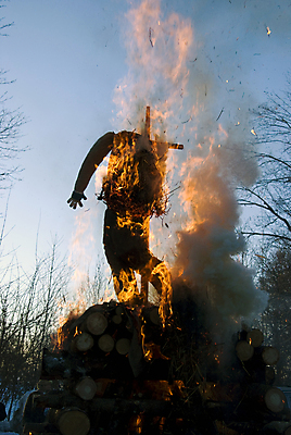 포토 JPG 해외이미지 전통 계절 유럽 백그라운드 겨울 하늘 불 기념 가면 마스크 미술 사람없음 파란색 봄 의식 역사 잔치 해외포토 자연요소 나라 컬러 문화예술 파일형식 이미지허브