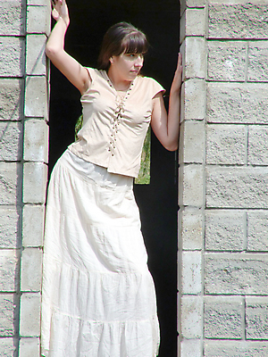 포토 JPG 해외이미지 응시 공원 행복 포즈 자연 갈색머리 건강 한명 미소 풍경 청춘 뷰티 산책 기쁨 달콤 내추럴 러시아인 스타일 해외포토 서양인 1 헤어스타일 시선 공공시설 감정 컨셉 휴식 표정 사람 맛 생태계 파일형식 이미지허브