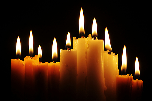 포토 JPG 해외이미지 전통 선 백그라운드 크리스마스 촛불 불 사랑 사람없음 빛 노란색 교회 검은색 어둠 희망 슬픔 기도 축하 죽음 뜨거움 10 영혼 야간 명상 신성 노려봄 고립 광 왁스 적자 화상 해외포토 자연요소 기념일 감정 컬러 컨셉 초 종교건축 표정 건물 숫자 상처 파일형식 이미지허브