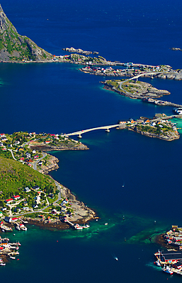 포토 JPG 해외이미지 도로 바다 섬 주택 노르웨이 협상 사람없음 건물 세로 물 마을 항구 사진촬영 시골 만 보트 타운 스칸디나비아 해외포토 자연요소 건축물 유럽 길 배_교통 비즈니스 교통시설 촬영 도시 파일형식 이미지허브
