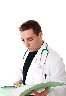 포토 JPG 해외이미지 직업 손 남자 행복 포즈 백그라운드 유니폼 청진기 성공 노동자 건강 병원 관리 한명 서기 미소 사람 성인 약 펜 의사 흰색 기록 업무 작업 자신감 긍정 돌봄 해외포토 1 옷 감정 컬러 컨셉 의학 의료기기 모션 표정 신체부위 필기구 의료진 파일형식 이미지허브