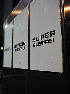 포토 JPG 해외이미지 산업 지구 컨셉 교통시설 자동차 3 사람없음 초록색 글로벌 환경 힘 행성 운전 에너지 오염 분위기 역 기름 휘발유 석유 탱크 화석 연료 가스 자원 펌프 노즐 다국적 디젤 생태학 오존 이산화탄소 자동 해외포토 교육 음식 육상교통 컬러 교통 모션 우주 시설 파일형식 이미지허브