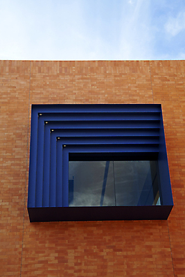 포토 JPG 해외이미지 디자인 벽 백그라운드 건축양식 창문 유리 프레임 사람없음 건물 파란색 햇빛 해외포토 건축물 건축 컬러 재질 태양 파일형식 이미지허브