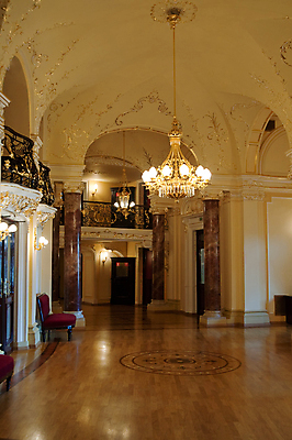 포토 JPG 해외이미지 디자인 문화 가구 건축양식 주택 실내 미술 사람 사람없음 내부 장식 빛 반사 궁전 방 기둥 홀 화려 복도 역사 황금 고급 우아함 샹들리에 귀족 르네상스 바로크 우크라이나 스타일 오데사 해외포토 건축 유럽 생활용품 컨셉 고건축 문화예술 조명 건물 공간 파일형식 이미지허브