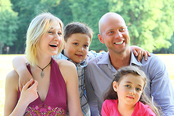 포토 JPG 해외이미지 공원 행복 어린이 가족 하늘 휴식 웃음 여러명 여름 침묵 산책 기쁨 게임 해외포토 계절 공공시설 감정 다수 컨셉 관계 놀이 표정 사람 소리 파일형식 이미지허브