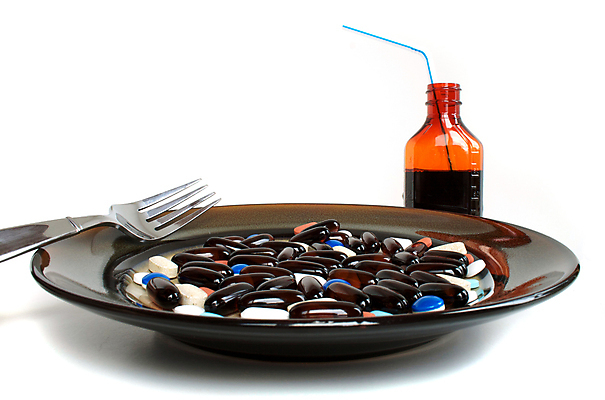 포토 JPG 해외이미지 식기 접시 포크 병원 빨대 사람없음 질병 흰배경 물약병 약물중독 해외포토 백그라운드 의학 흰색 중독 파일형식 이미지허브