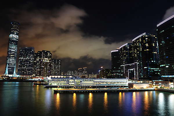 포토 JPG 해외이미지 구름 바다 야경 밤하늘 빌딩 사람없음 야외 건물 도시풍경 항구 고층빌딩 도시 야간 홍콩 선박 해외포토 자연요소 건축물 수상교통 교통시설 하늘 풍경 중국 파일형식 풍경_경치 이미지허브