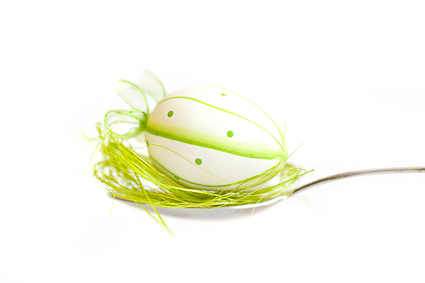 포토 JPG 해외이미지 종교 음식 백그라운드 휴가 부활절 사람없음 초록색 계란 숟가락 봄 흰색 먹기 고립 해외포토 계절 기념일 컬러 모션 수저 알 파일형식 이미지허브