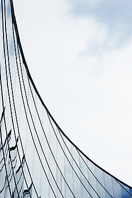 포토 JPG 해외이미지 모양 디자인 외관 선 패턴 곡선 비즈니스 건축양식 창문 유리 하늘 미래 새로움 프레임 사람없음 야외 건물 금융 파란색 빛 사무실 햇빛 반사 탑 고층빌딩 거울 도시 판넬 닫기 큼 장면 기하학 개발 해외포토 건축물 건축 컬러 컨셉 무늬 모션 재질 빌딩 경제 태양 크기 파일형식 이미지허브