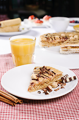 포토 JPG 해외이미지 열매 음료 음식 조각 과일 딸기 포도 휴가 디저트 사탕 사람없음 장식 파티 케이크 식당 빵집 축하 신선 생일 화려 고급 우아함 맛 아침식사 설탕 크림 칼로리 강렬 맛있는 해외포토 식물 기념일 컨셉 이벤트 상점 식사 파일형식 이미지허브