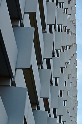 포토 JPG 해외이미지 디자인 외관 벽 패턴 건축양식 유리 하늘 아파트 주택 사람없음 건물 파란색 컬러풀 탑 발코니 흰색 도시 재산 플랫 큼 콘도 타운 리빙 렌탈 진짜 콘크리트 해외포토 건축물 건축 컬러 무늬 재질 숙소 금융 크기 파일형식 이미지허브