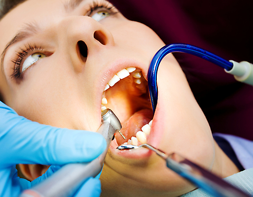 포토 JPG 해외이미지 여자 건강 한명 고통 환자 기구 입 치아 부식 치과의사 위생관리 치통 해외포토 1 감정 의학 관리 사람 신체부위 의사 소화기관 질병 파일형식 이미지허브