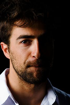 포토 JPG 해외이미지 남자 감정 얼굴 생각 한명 20대 세로 슬픔 표현 불안 묘사 고민 걱정 긴장 히스패닉 고립 배려 심각 우울증 해외포토 1 컨셉 사람 청년 신체부위 질병 파일형식 이미지허브