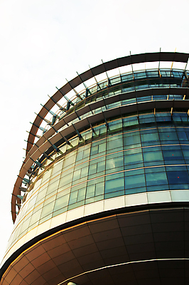 포토 JPG 해외이미지 모양 디자인 외관 선 패턴 건축양식 창문 유리 하늘 미래 새로움 사람없음 야외 건물 빨간색 금융 파란색 빛 반사 일출 탑 금속 고층빌딩 일몰 줄무늬 거울 도시 판넬 우아함 큼 역동적 하이테크 각도 기하학 공격적 철강 스타일 해외포토 건축물 건축 컬러 컨셉 무늬 재질 기술 빌딩 경제 노을 크기 파일형식 이미지허브