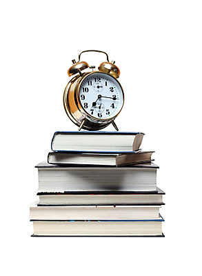 포토 JPG 해외이미지 교육 시계 아침 사람없음 책 학습 독서 자명종 종 기상 시간 도서관 공포 페이지 다이얼 해외포토 주간 모션 알람 파일형식 이미지허브