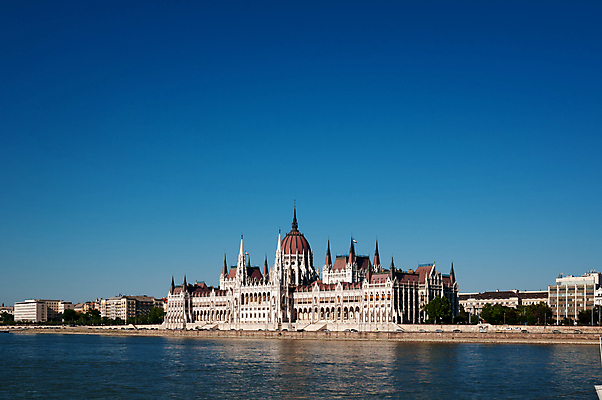 포토 JPG 해외이미지 유럽 전통문화 여행 건축양식 사람없음 여름 파란색 관광지 강 도시풍경 여행객 도심 해충 스카이라인 헝가리 랜드마크 명승지 부다페스트 옛날 정부 선박 해외포토 전통 계절 건축 나라 문화 컬러 수상교통 사람 풍경 도시 벌레 동유럽 파일형식 이미지허브