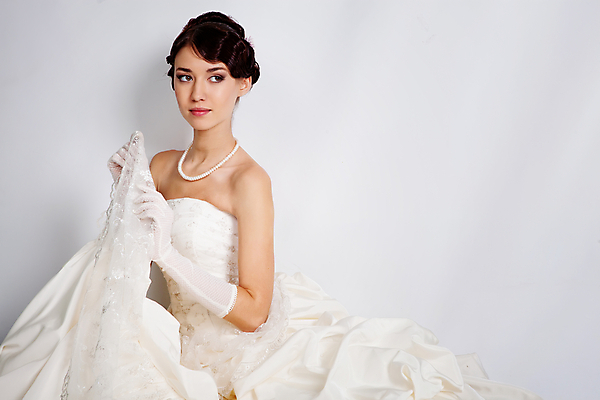 포토 JPG 해외이미지 백인 모델 1 라이프스타일 헤어스타일 응시 드레스 여자 행복 포즈 결혼 갈색머리 건강 한명 미소 사람 성인 뷰티 유행 흰색 축하 신선 가운 우아함 순수 입술 명상 고립 천진난만 해외포토 서양인 시선 옷 감정 컬러 컨셉 표정 이벤트 생활 신체부위 파일형식 이미지허브