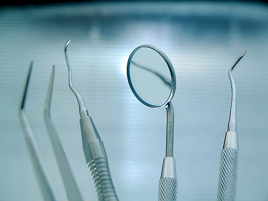 포토 JPG 해외이미지 접시 장신구 유리 건강 치과 병원 사람없음 컵 파란색 세트 약 금속 거울 고통 장비 도구 바늘 치아 컵받침 오브젝트 싱글 치과의사 핀셋 돌봄 위생관리 철강 해외포토 식기 감정 컬러 의학 모션 재질 관리 의사 소화기관 받침대 파일형식 이미지허브