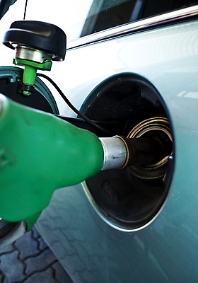 포토 JPG 해외이미지 주간 자동차 사람없음 야외 꽂음 주유기 넣기 주유구 주유건 해외포토 자연요소 육상교통 모션 기계 주유 파일형식 이미지허브