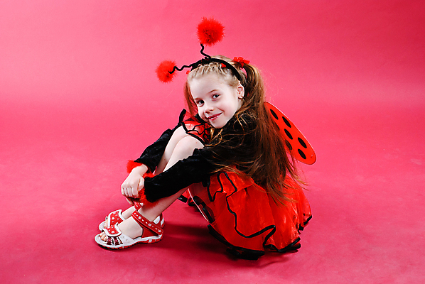 포토 JPG 해외이미지 백인 모델 1 여자 딸 행복 얼굴 어린이 장난 건강 한명 사람 빨간색 귀여움 봄 기쁨 표현 달콤 작음 무당벌레 천진난만 해외포토 서양인 계절 감정 컬러 곤충 컨셉 가족 신체부위 맛 크기 파일형식 이미지허브