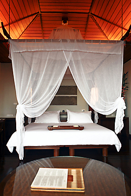 포토 JPG 해외이미지 디자인 가구 베개 태국 탁자 호텔 휴식 아파트 실내 사람없음 내부 목재 장식 빛 소파 침실 방 낭만 덮개 침대 램프 직물 잠 커튼 고급 우아함 담요 심플 부드러움 여관 더블 매트리스 안락 해외포토 나무 아시아 생활용품 컨셉 의자 재료 침구 숙소 조명 주택 뚜껑 감각 파일형식 이미지허브