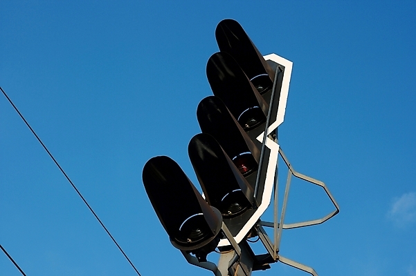 포토 JPG 해외이미지 선 교통시설 하늘 안전 사람없음 빨간색 파란색 빛 기차 정지 사인 신호 전자 시스템 그만 해외포토 육상교통 컬러 교통 모션 대중교통 시설 파일형식 이미지허브