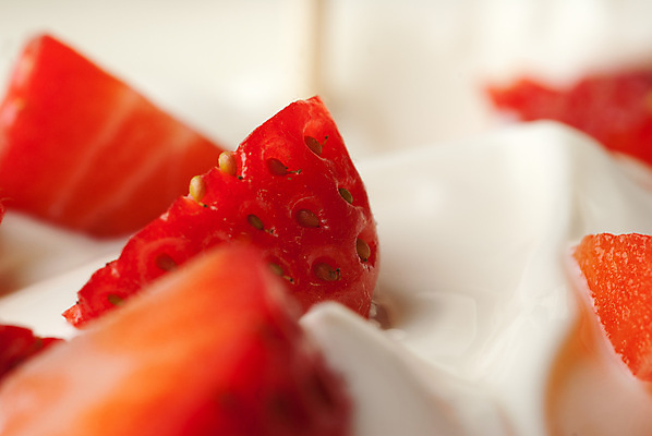 포토 JPG 해외이미지 딸기 근접촬영 사람없음 아웃포커스 달콤 소프트포커스 토핑 요거트 해외포토 뷰포인트 과일 유제품 촬영기법 맛 파일형식 이미지허브