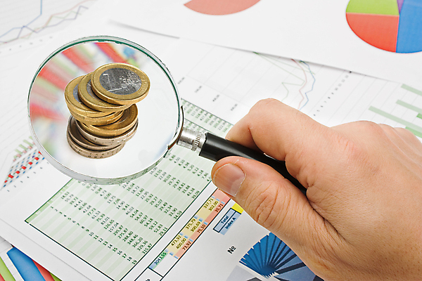 포토 JPG 해외이미지 직업 손 산업 탁자 그래프 사람없음 사무실 펜 공연 도구 기록 고리 계산 카운트 해외포토 가구 비즈니스 이벤트 신체부위 필기구 파일형식 이미지허브