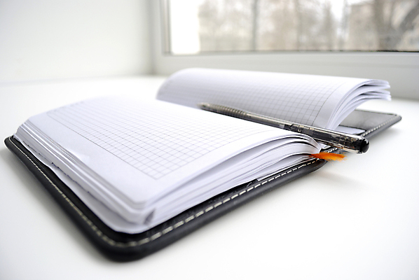 포토 JPG 해외이미지 학생 교육 종이 선 2 학교 그림자 사람없음 책 파란색 스터디 펜 검은색 쪽지 공책 공백 펼침 덮개 반지 잡기 오픈 주름 역사 닫기 볼륨 정상 그늘 페이지 공지사항 고립 대본 북마크 해외포토 컬러 장신구 모션 문구용품 학습 필기구 뚜껑 파일형식 이미지허브