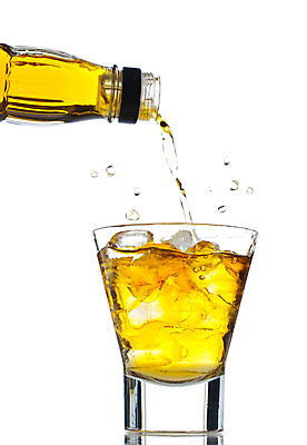 포토 JPG 해외이미지 한잔 사람없음 노란색 붓기 위스키 해외포토 1 컬러 모션 주류 파일형식 이미지허브