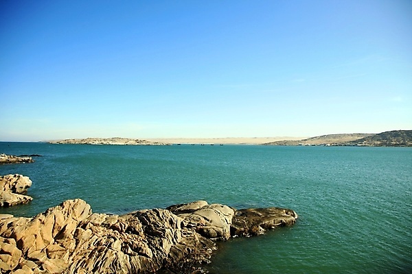 포토 JPG 해외이미지 라이프스타일 아프리카 주택 사람없음 가로 물 관광지 컬러풀 항구 만 어선 타운 대서양 나미비아 해외포토 자연요소 나라 바다 컬러 여행 배_교통 교통시설 건물 생활 도시 남아프리카 파일형식 이미지허브