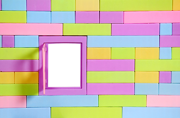 포토 JPG 해외이미지 벽 창문 벽돌 사람없음 컬러풀 장난감 블록 게임 오픈 플라스틱 해외포토 컬러 재질 놀이 파일형식 이미지허브