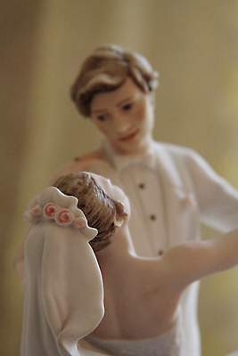 포토 JPG 해외이미지 커플 드레스 행복 인형 조각 결혼 백그라운드 2 결혼식 기념 함께함 관리 사랑 미술 정장 턱시도 이벤트 사람없음 장식 조각상 숫자 피규어 흰색 축하 잡기 아내 가운 도자기 달콤 디자이너 심볼 조각가 해외포토 직업 문자 옷 감정 컬러 컨셉 관계 모션 문화예술 조형물 미니어처 맛 파일형식 이미지허브