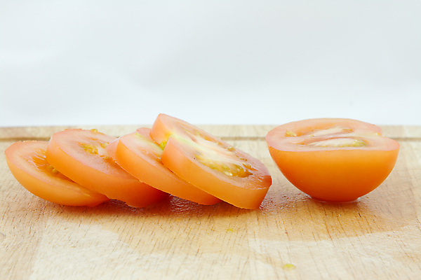 포토 JPG 해외이미지 음식 토마토 채소 과일 재료 사람없음 목재 빨간색 샐러드 흰색 반지 낟알 자르기 해외포토 나무 컬러 장신구 모션 파일형식 이미지허브